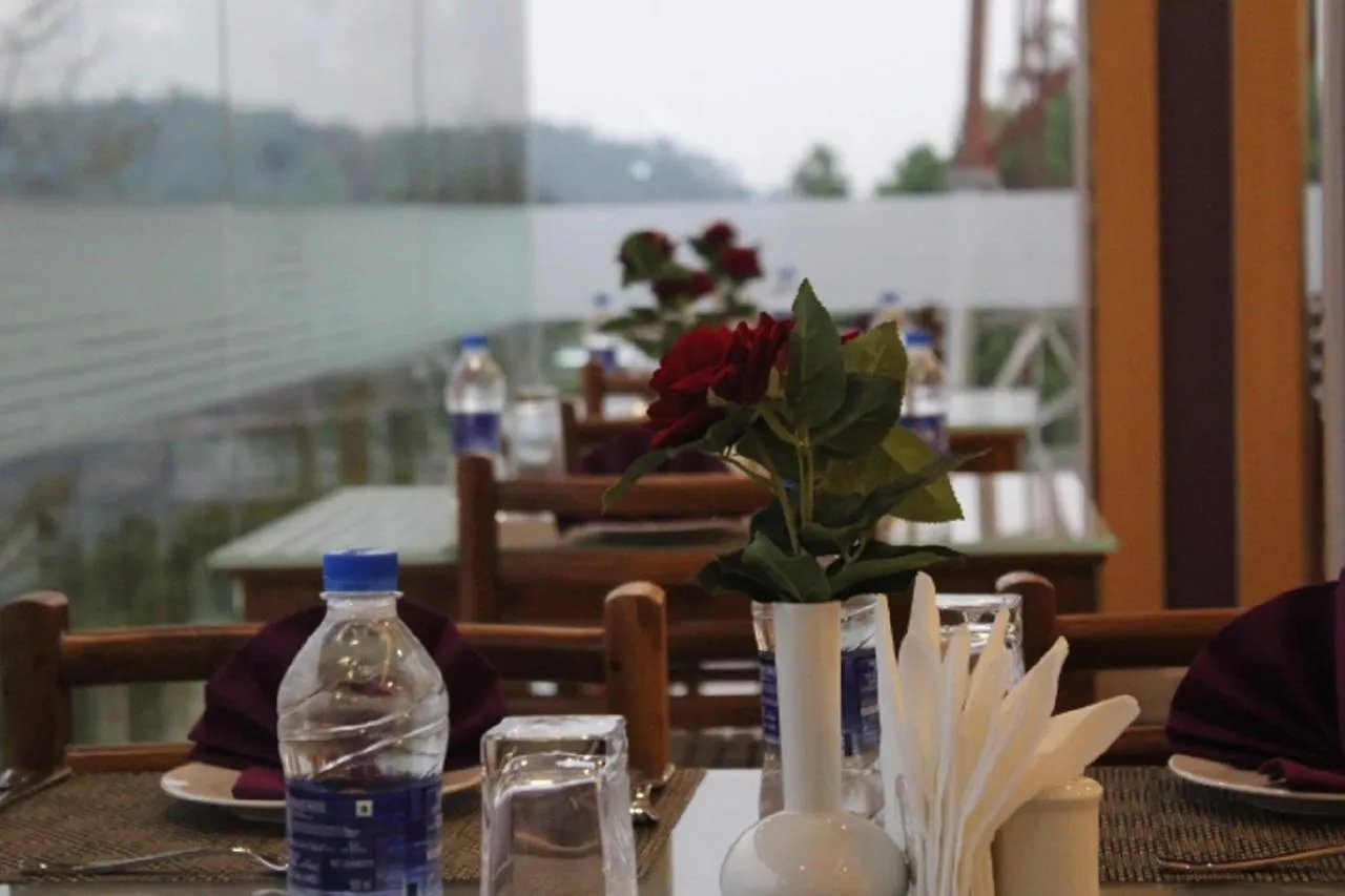 The Lakeview Munnar Hotel