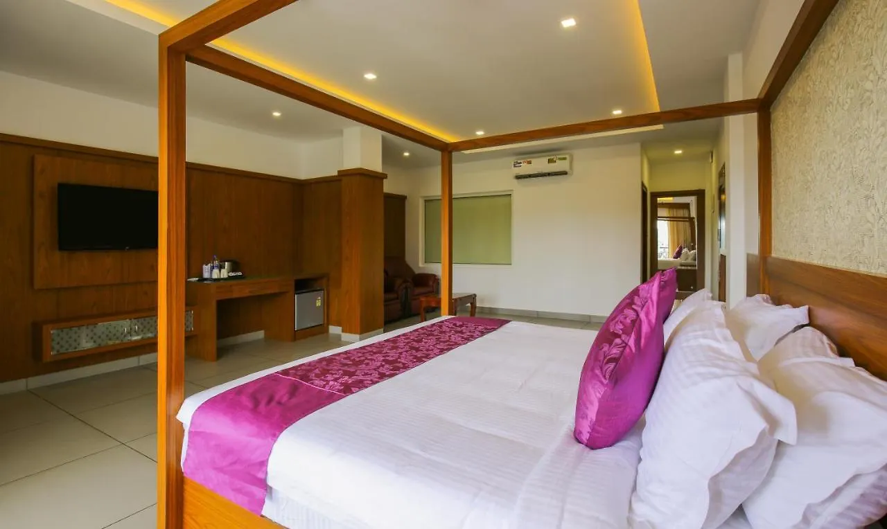 The Lakeview Munnar Hotel
